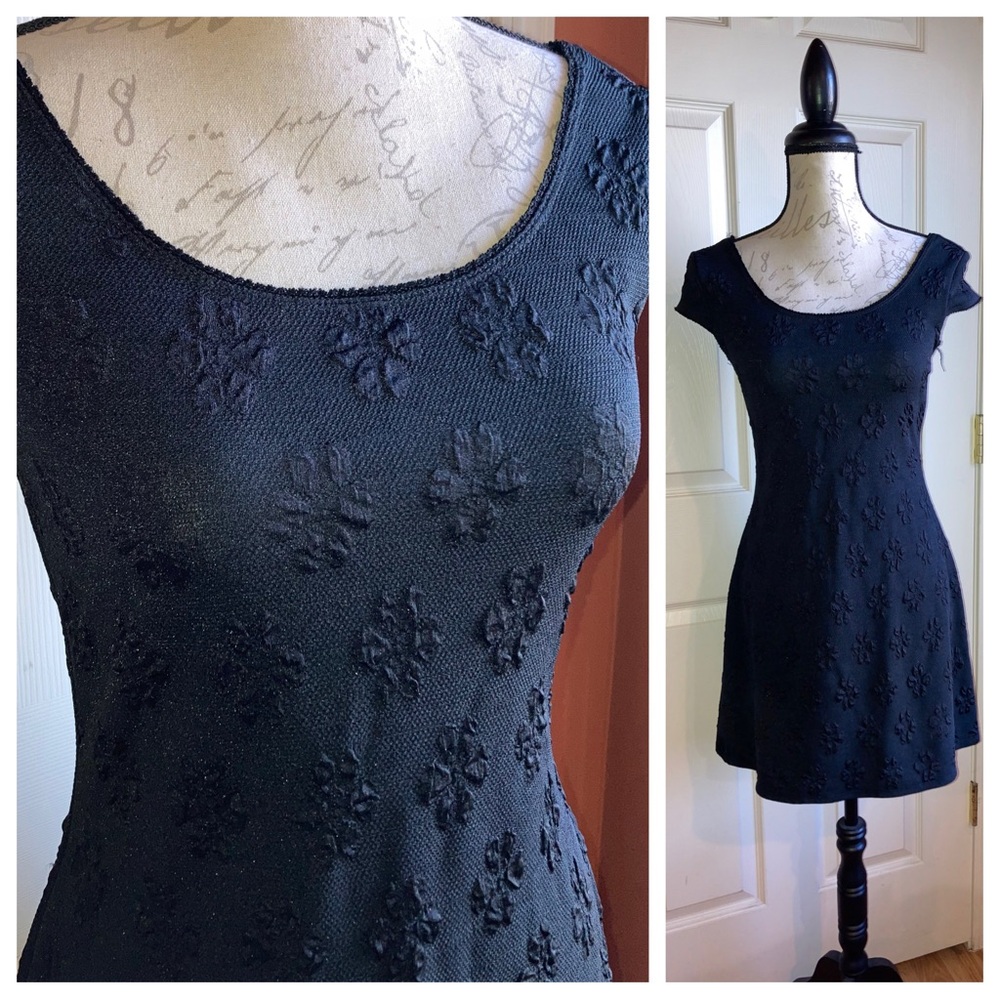 Vintage 90s Textured Floral Cap Sleeve Skater Style Dress Black sz Small